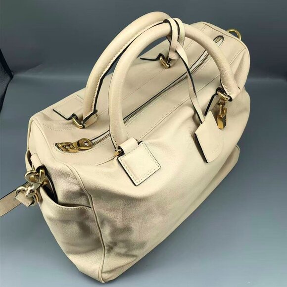 Loewe Elegant Cream Handbag - Picture 11 of 15
